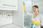 ¿Qué puedo hacer para limpiar mi frigorífico y que quede impecable?